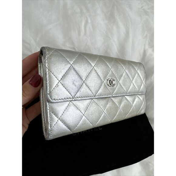 CHANEL Silver Lamb Leather Flap Wallet W/dust Bag - Picture 3 of 16